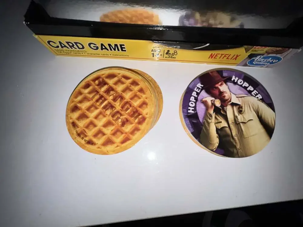 Hasbro Gaming Stranger Things Kellogg's Eggo Card Game